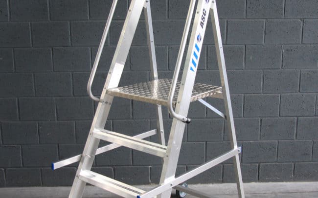 Escalera de tijera de tres peldaños